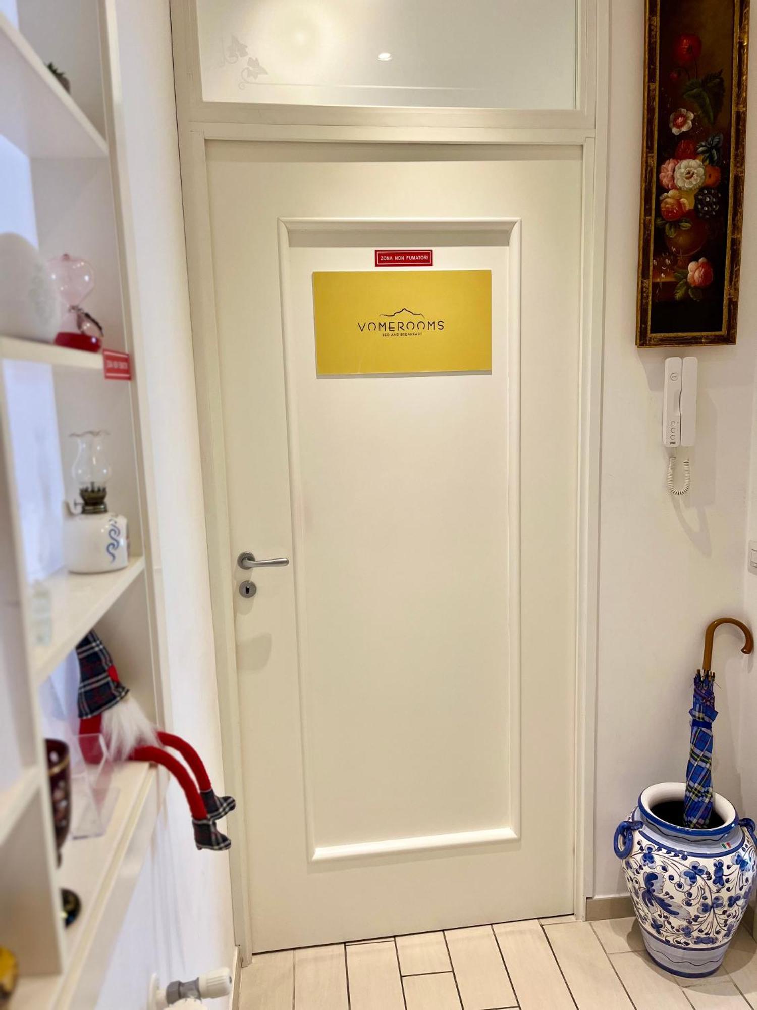 Vomerooms Napoli Bagian luar foto
