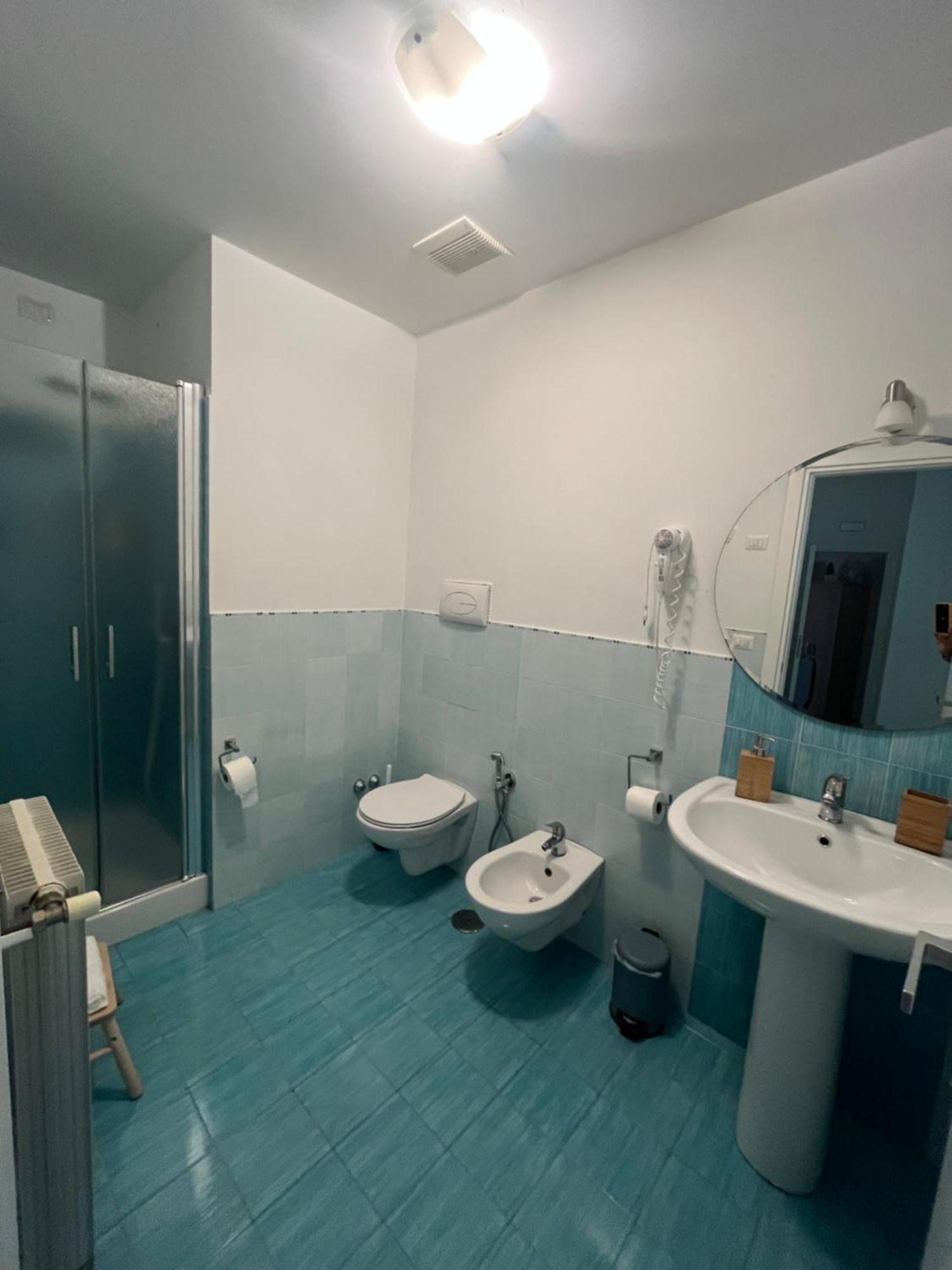 Vomerooms Napoli Bagian luar foto