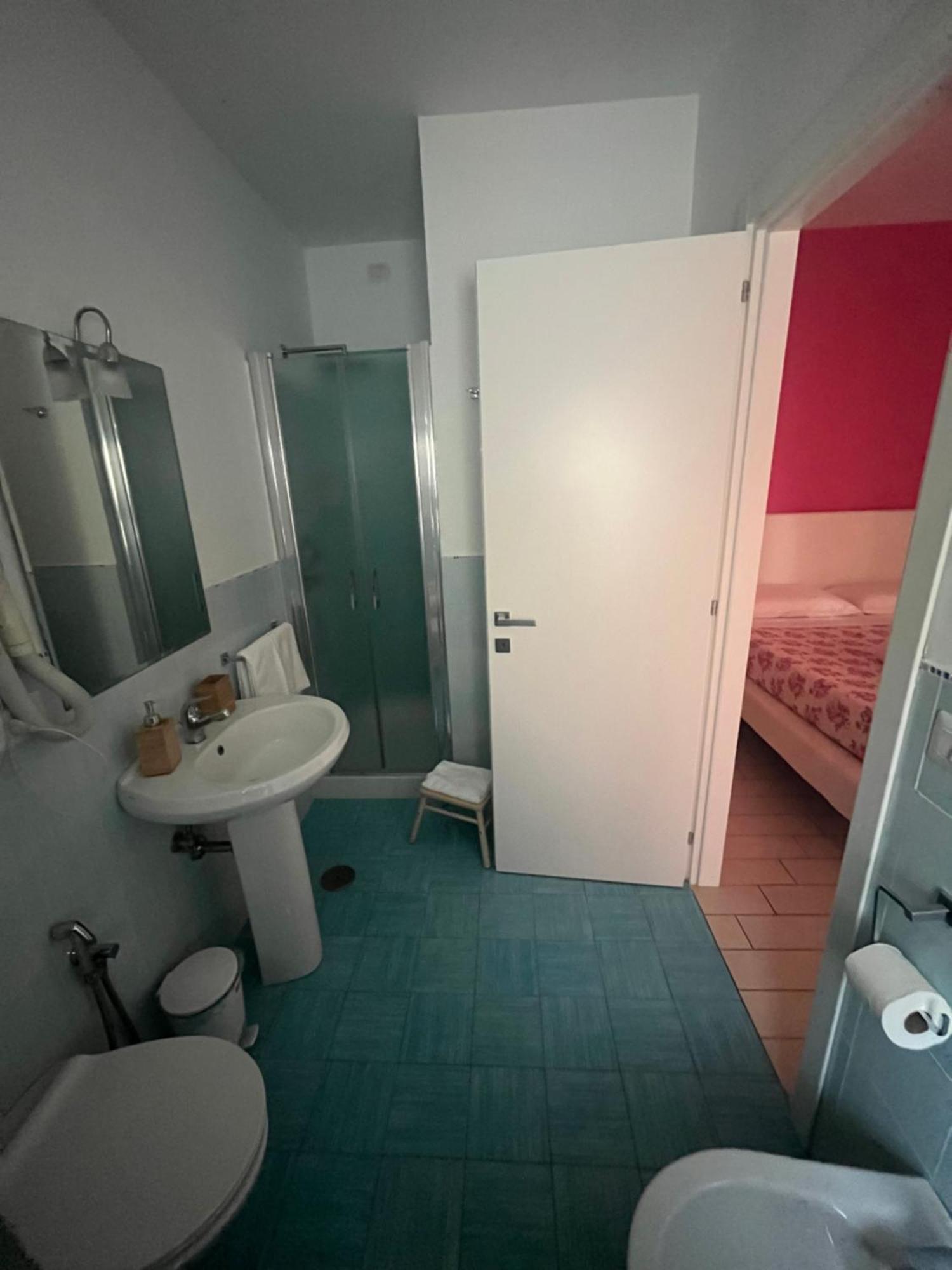 Vomerooms Napoli Bagian luar foto