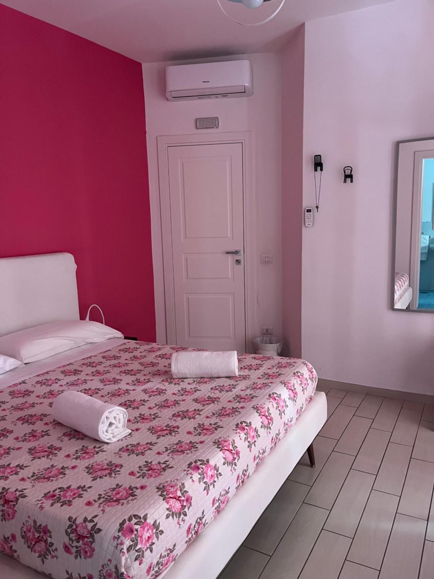 Vomerooms Napoli Bagian luar foto